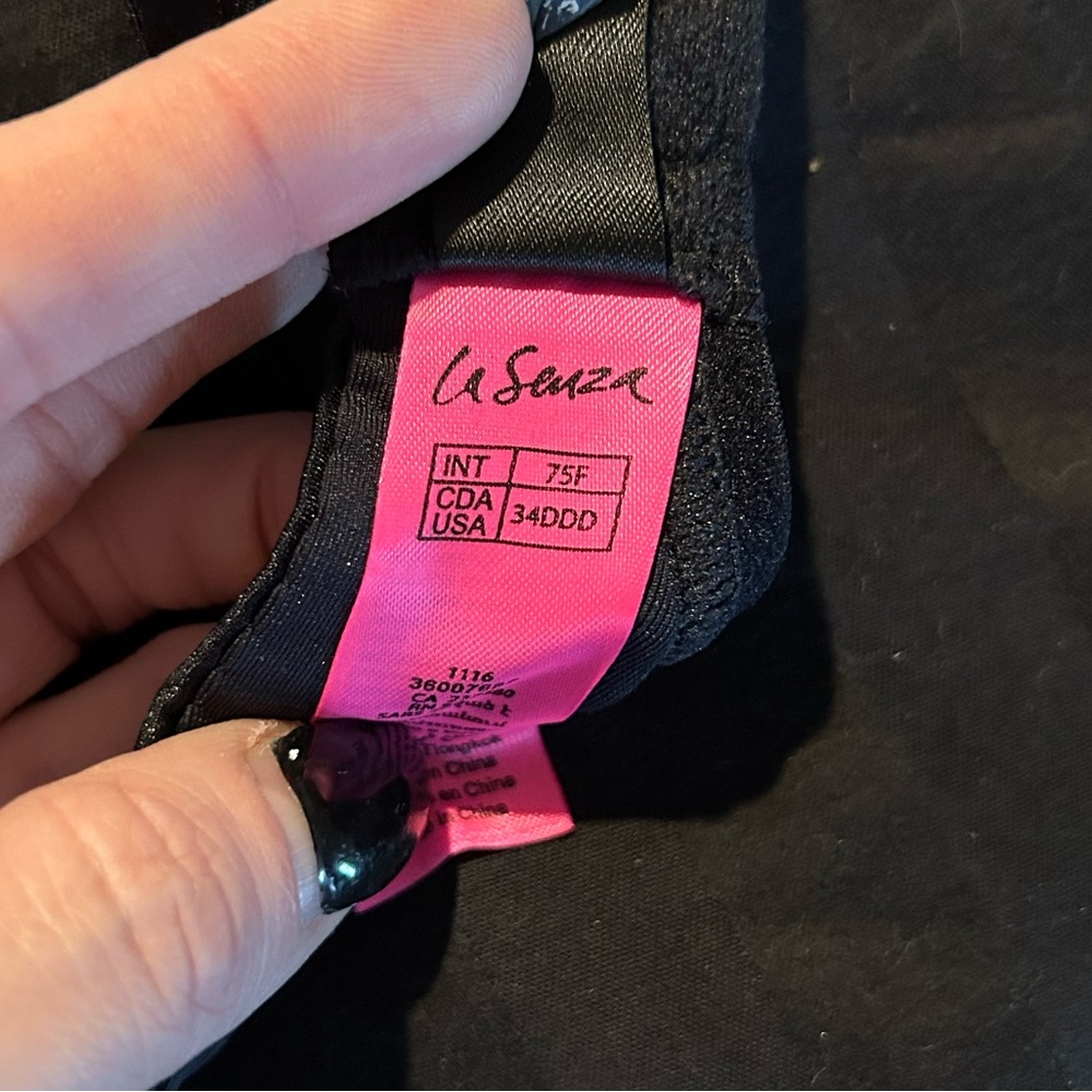 Bras - Picture 3 of 4